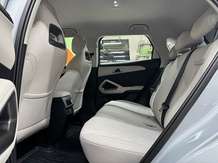 Фото 9 - BYD Yuan Up