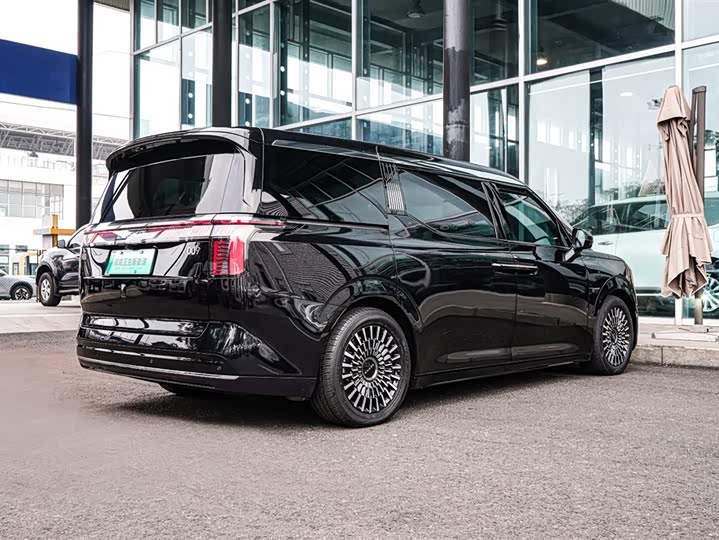 Фото 6 - Zeekr 009