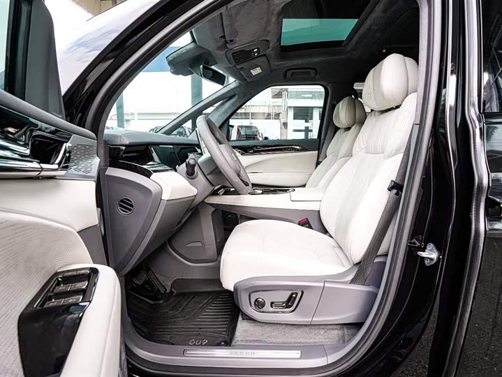 Фото 8 - Zeekr 009