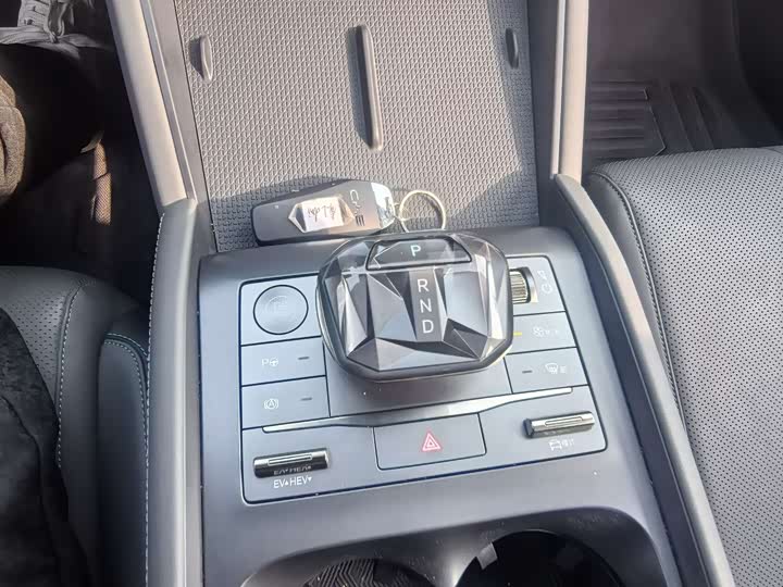 Фото 9 - BYD Qin L