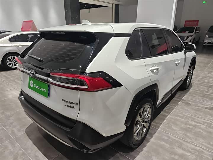 Фото 7 - Toyota Wildlander