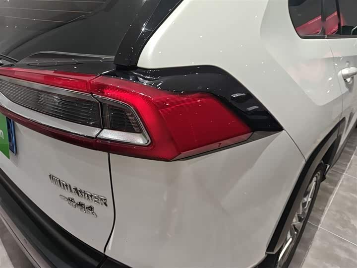 Фото 8 - Toyota Wildlander