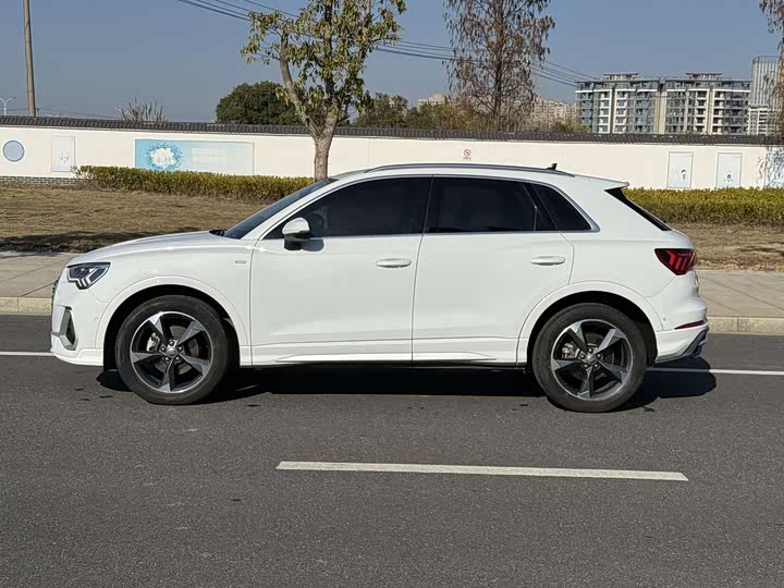 Фото 4 - Audi Q3