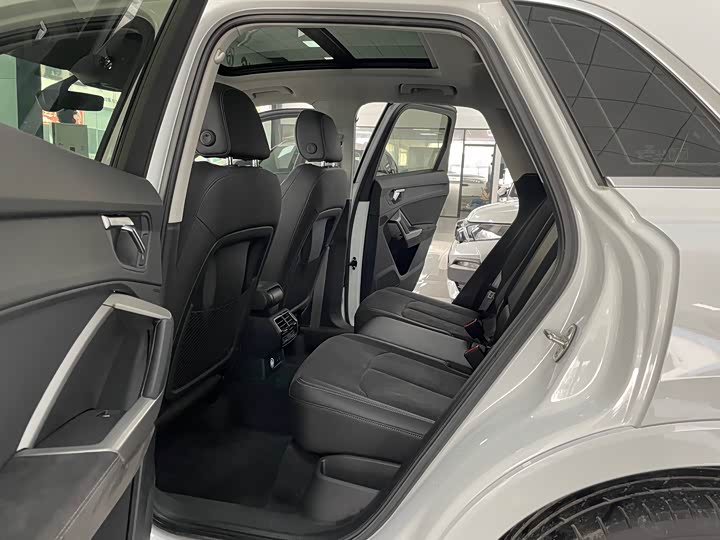 Фото 6 - Audi Q3