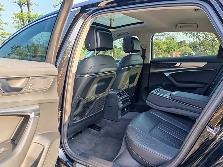 Фото 5 - Audi A6L