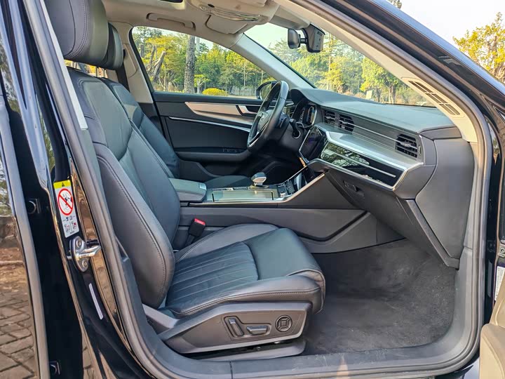 Фото 6 - Audi A6L