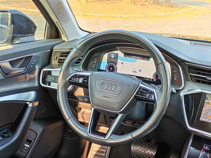 Фото 8 - Audi A6L