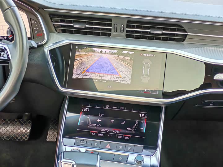 Фото 9 - Audi A6L