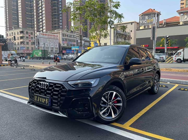 Фото 1 - Audi Q5L