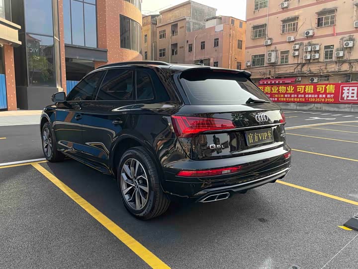Фото 6 - Audi Q5L