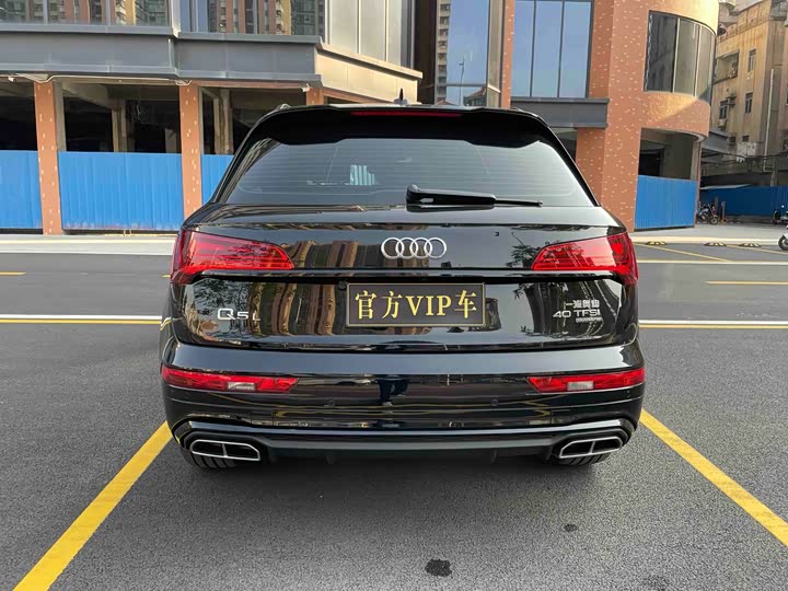 Фото 7 - Audi Q5L