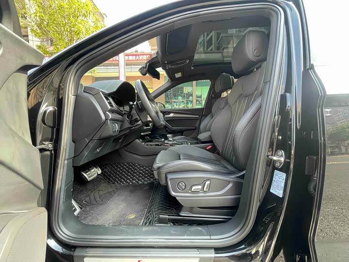 Фото 9 - Audi Q5L