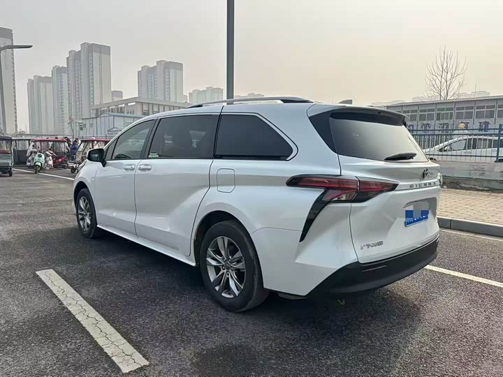 Фото 6 - Toyota Sienna