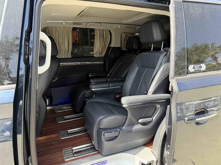 Фото 2 - GAC Trumpchi M8