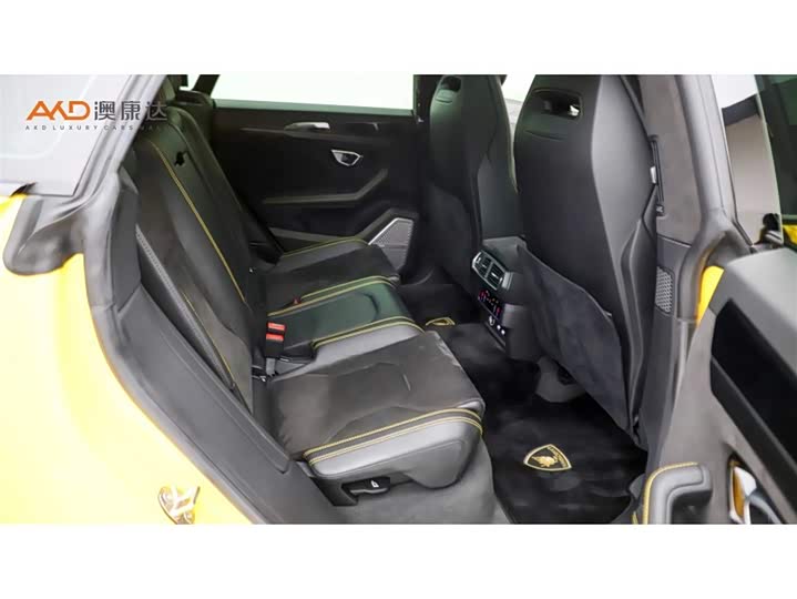 Фото 8 - Lamborghini Urus