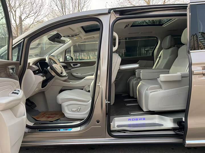 Фото 3 - Roewe iMax 8 EV