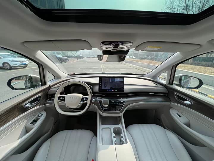 Фото 4 - Roewe iMax 8 EV