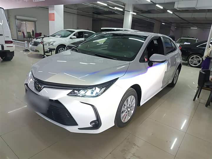 Фото 2 - Toyota Corolla