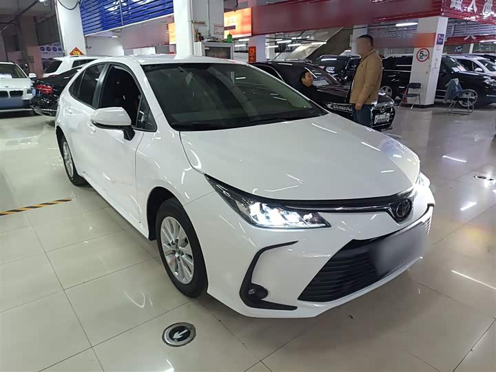 Фото 4 - Toyota Corolla