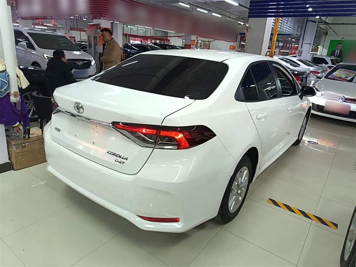 Фото 7 - Toyota Corolla