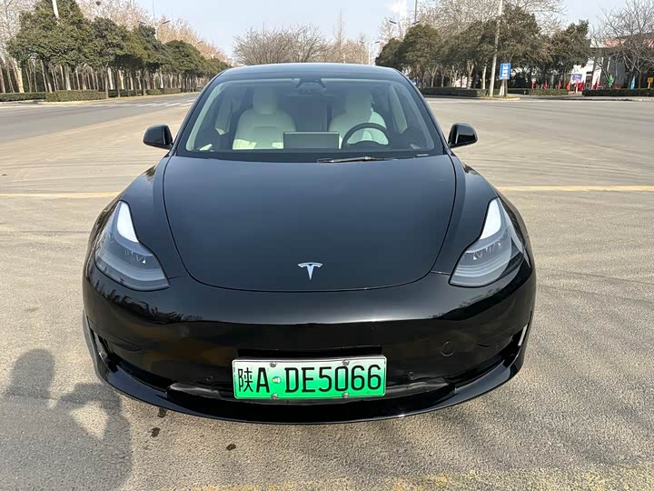 Фото 2 - Tesla Model 3