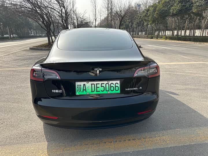 Фото 9 - Tesla Model 3
