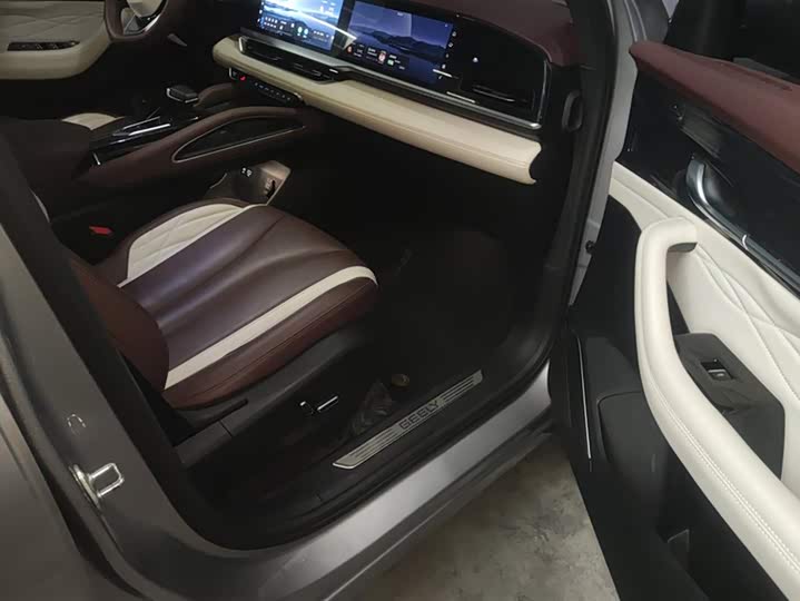 Фото 8 - Geely Monjaro