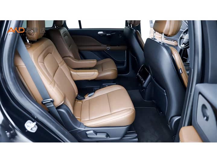 Фото 8 - Lincoln Aviator