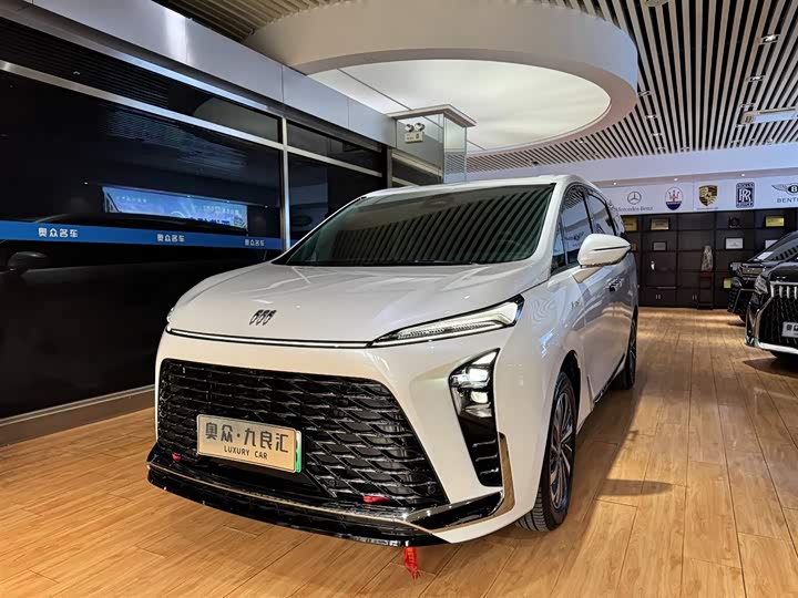 Фото 1 - Buick GL8 Hybrid