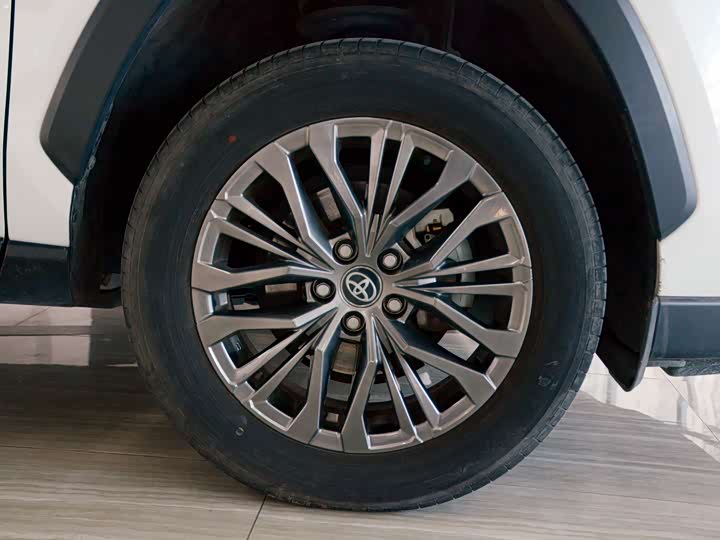 Фото 4 - Toyota Wildlander