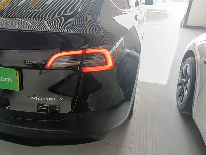 Фото 8 - Tesla Model Y