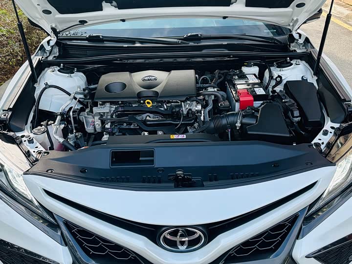 Фото 9 - Toyota Camry