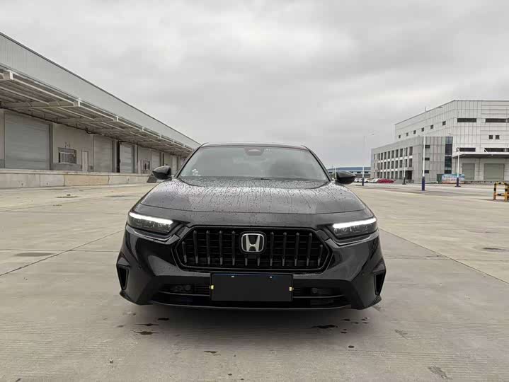 Фото 2 - Honda Inspire