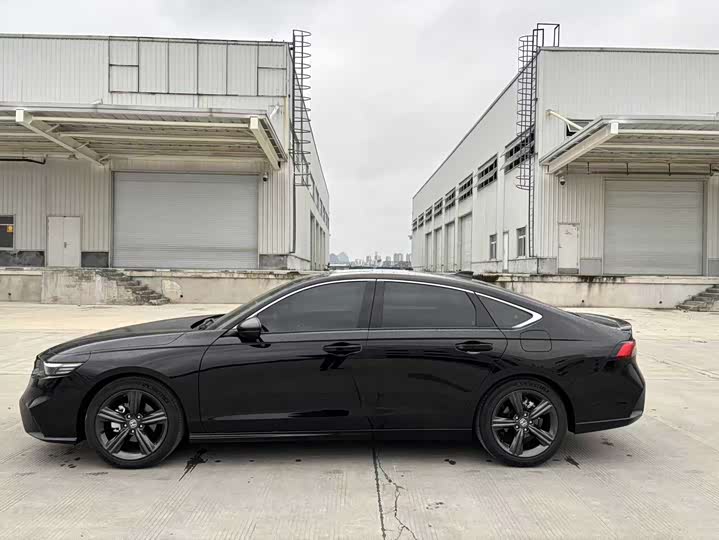 Фото 3 - Honda Inspire