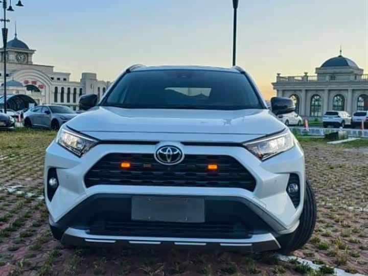 Фото 2 - Toyota RAV4