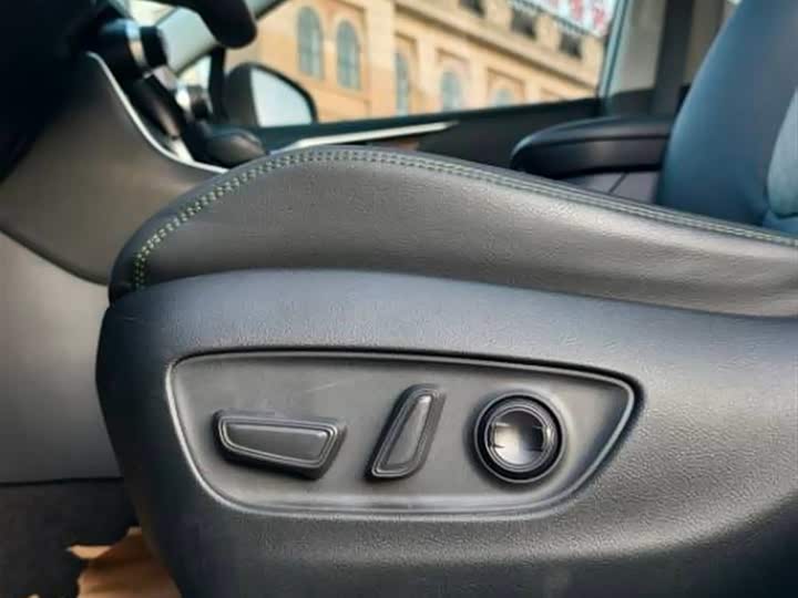 Фото 7 - Toyota RAV4