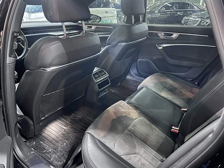 Фото 4 - Audi A6L