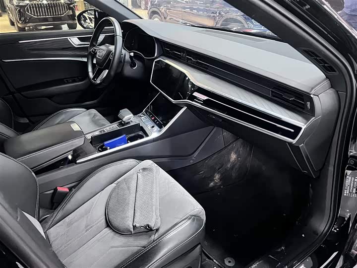 Фото 8 - Audi A6L