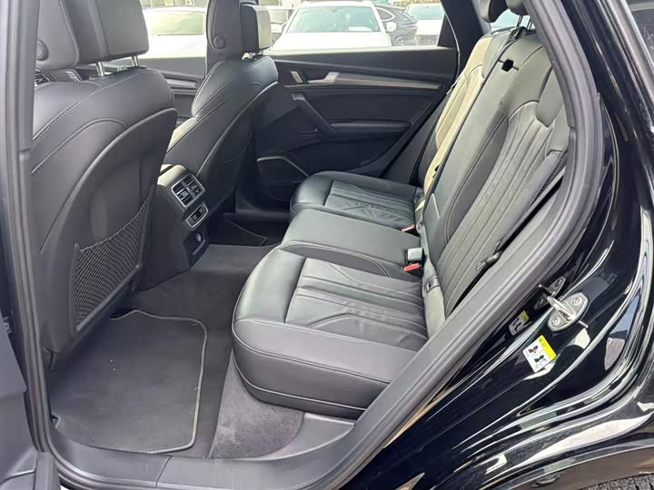 Фото 6 - Audi Q5L