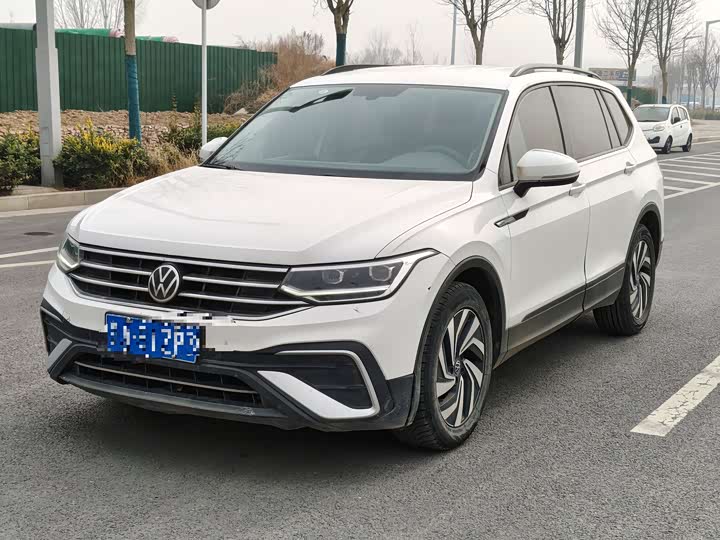 Фото 1 - Volkswagen Tiguan L Pro