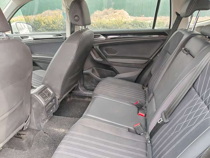 Фото 7 - Volkswagen Tiguan L Pro