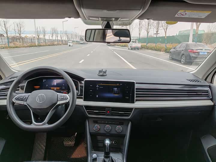 Фото 8 - Volkswagen Tiguan L Pro