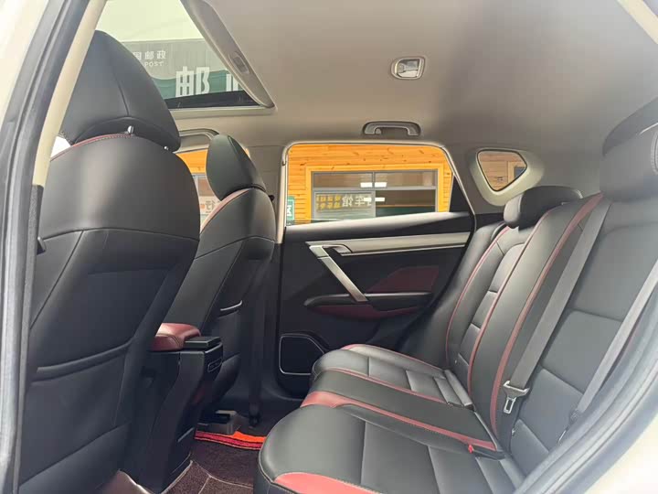 Фото 8 - Geely Coolray