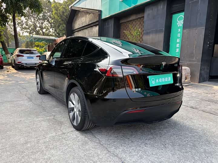Фото 6 - Tesla Model Y