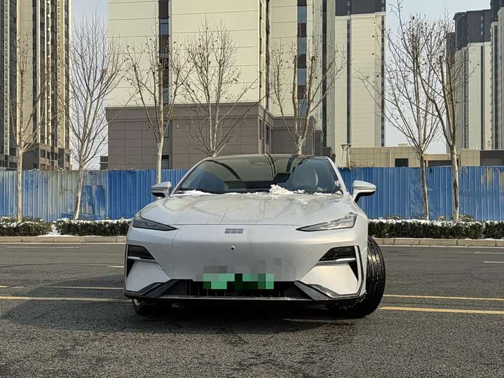 Фото 2 - Geely Galaxy E8