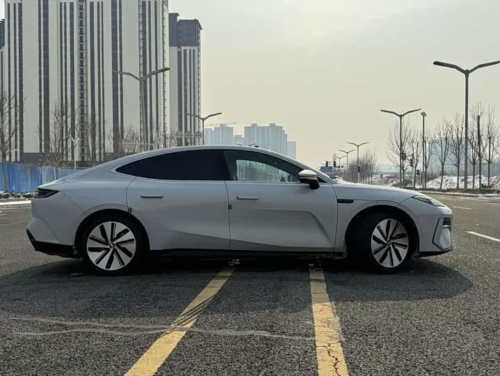 Фото 3 - Geely Galaxy E8