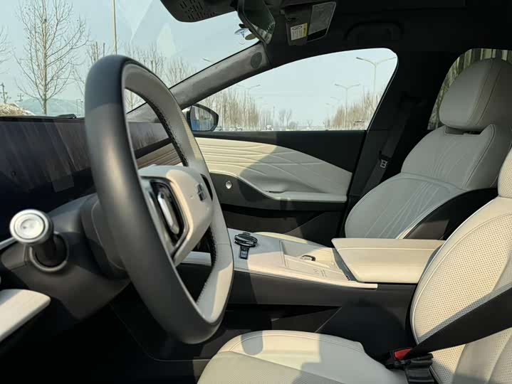 Фото 4 - Geely Galaxy E8