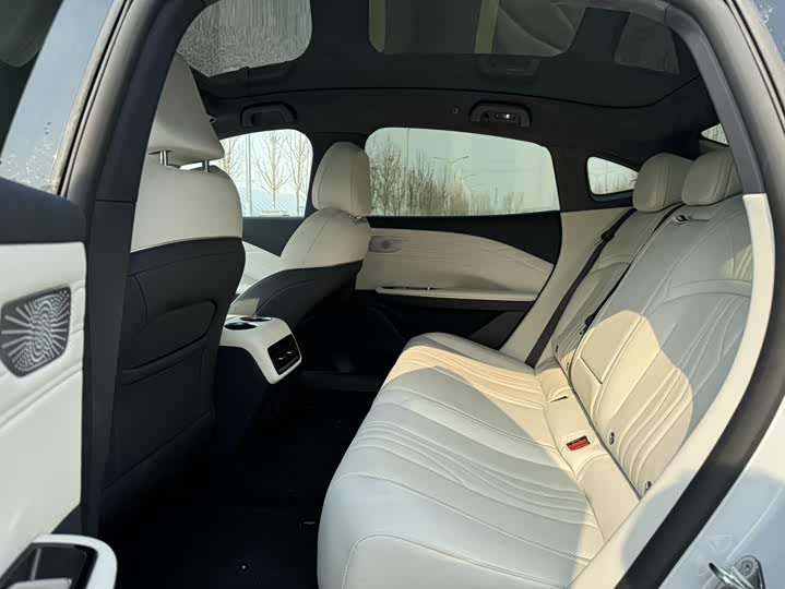 Фото 5 - Geely Galaxy E8