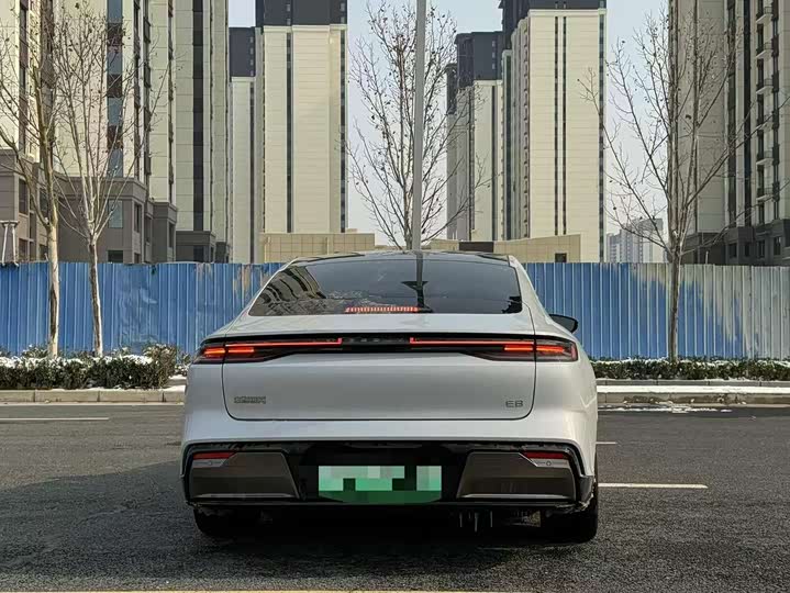 Фото 8 - Geely Galaxy E8