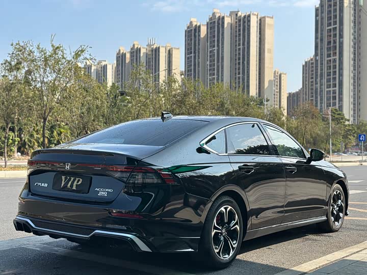 Фото 4 - Honda Accord